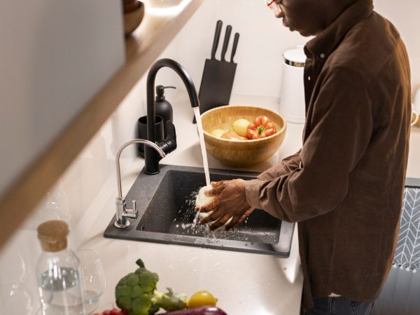 Como prolongar a vida útil de torneiras elétricas na cozinha