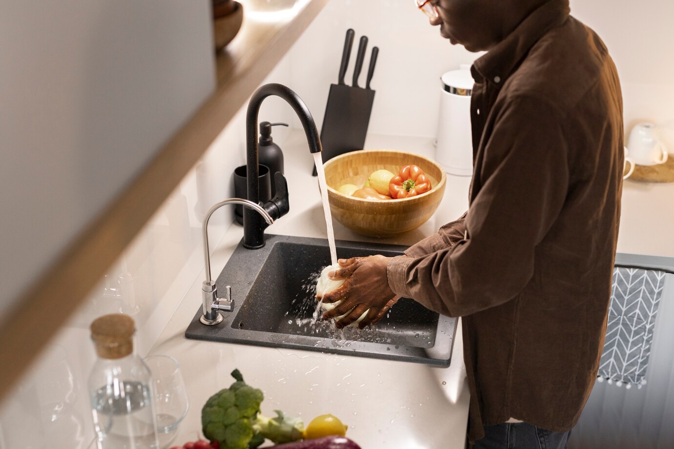 Como prolongar a vida útil de torneiras elétricas na cozinha