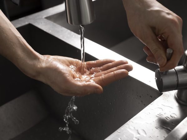 Água com pouca pressão? Descubra como uma bomba hidráulica pode resolver o seu problema!